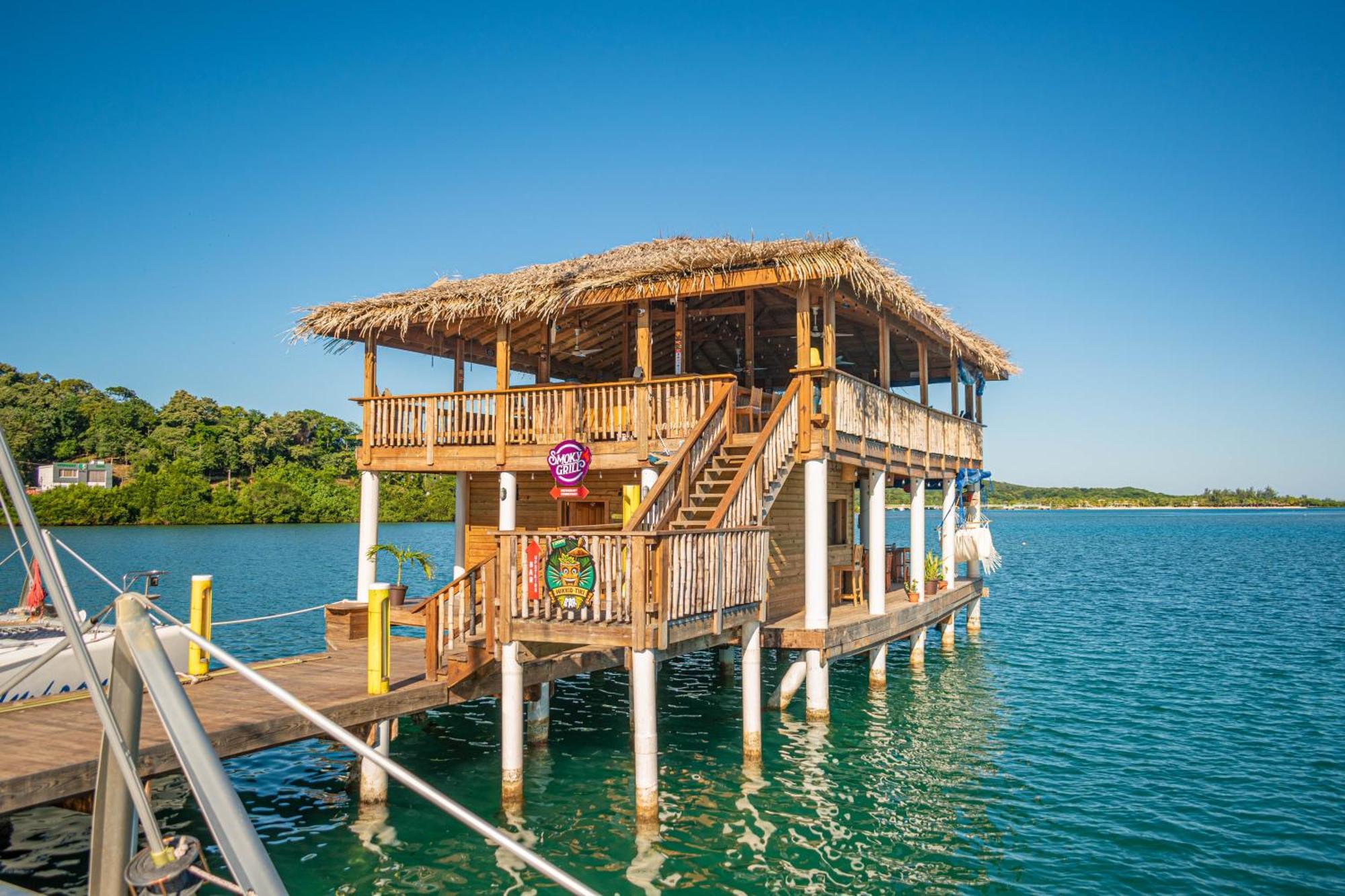 Wikkid Resort Dixon Cove Екстериор снимка