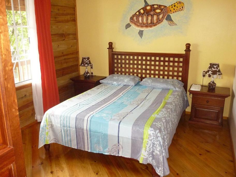 Wikkid Resort Dixon Cove Екстериор снимка
