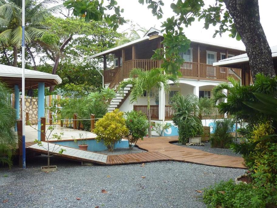 Wikkid Resort Dixon Cove Екстериор снимка
