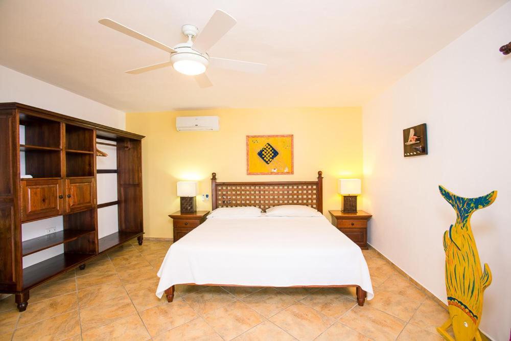 Wikkid Resort Dixon Cove Екстериор снимка